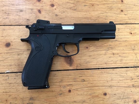 Smith & Wesson airsoft pistol