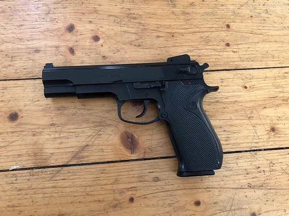 Smith & Wesson airsoft pistol