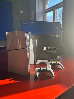 Playstation 5 Digital Edition + 2 handkontroller – Fint skick