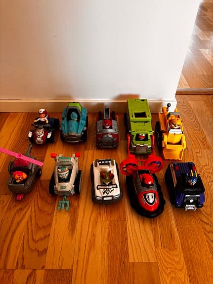 Paw Patrol bilar hundar torn flygplan