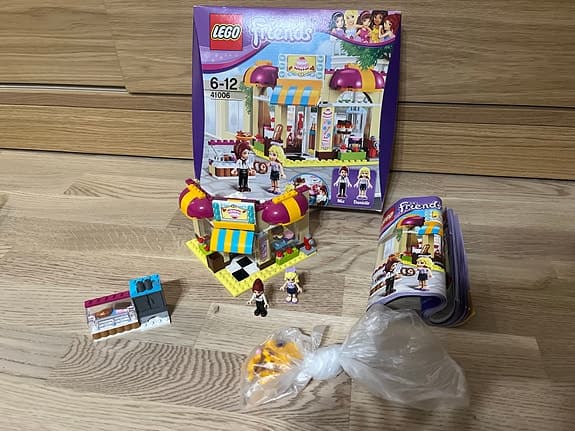 LEGO Friends downtown bakery