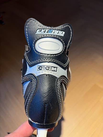 CCM Exxtra ishockeyskridskor barn storlek 27 svart/grå