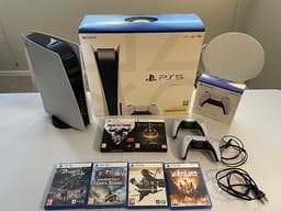 PlayStation 5 Disc Edition med 2 handkontroller och spel