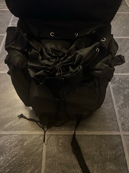 Abu Garcia fiskeryggsäck med stol och rulle STM 3000 grön