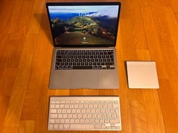 Apple MacBook Air 13” M1 - 8 GB RAM / 256 GB SSD