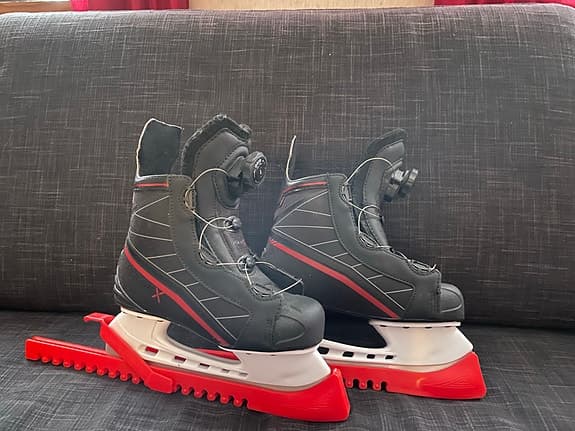 Puls X barnskridsko storlek 33 svart röd