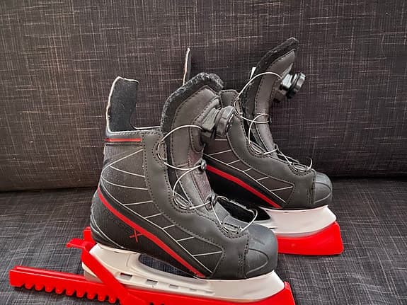 Puls X barnskridsko storlek 33 svart röd