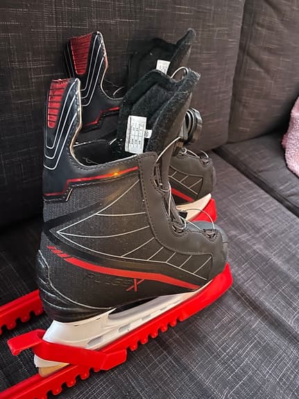 Puls X barnskridsko storlek 33 svart röd