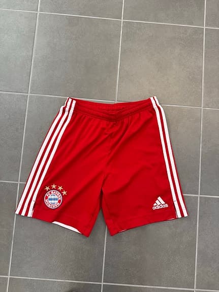 Adidas Bayern München fotbollsshorts röd storlek 170