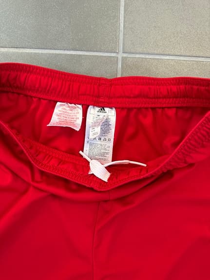 Adidas Bayern München fotbollsshorts röd storlek 170