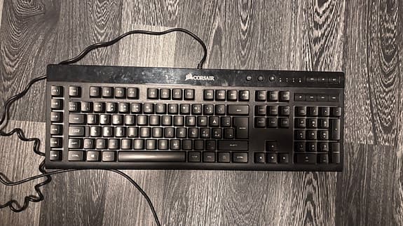 Corsair RGB tangentbord k55