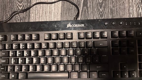 Corsair RGB tangentbord k55