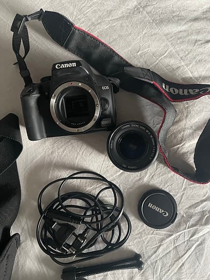 Canon EOS 1000D systemkamera med objektiv