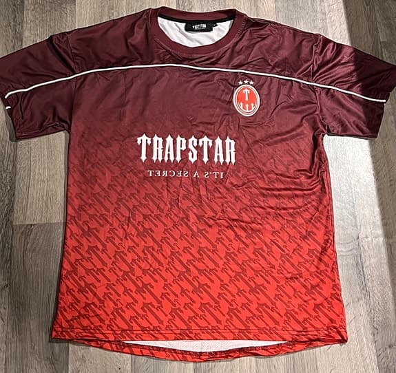 Trapstar fotbollströja röd