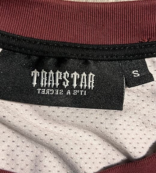 Trapstar fotbollströja röd