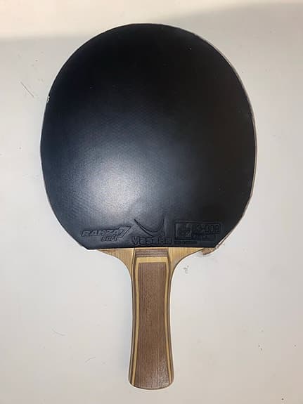 Yasaka bordtennisracket röd och svart gummi