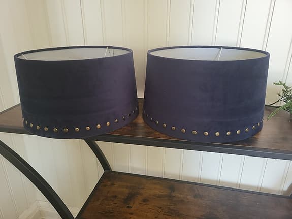 Lampskärmar i mörkblå sammet