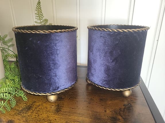 Lampskärmar i mörkblå sammet