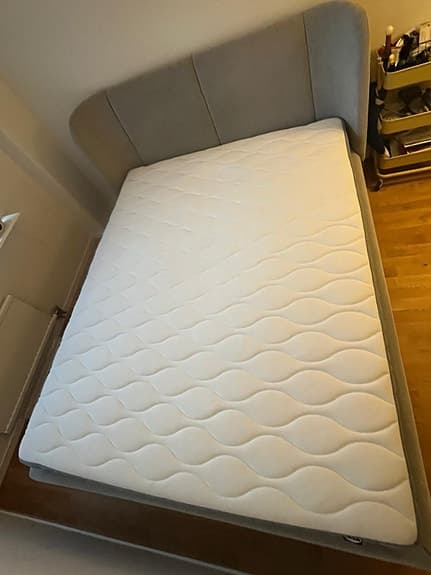 IKEA Vågstranda madrass160x200 cm och säng - som NY ; Alt = 2.500sek