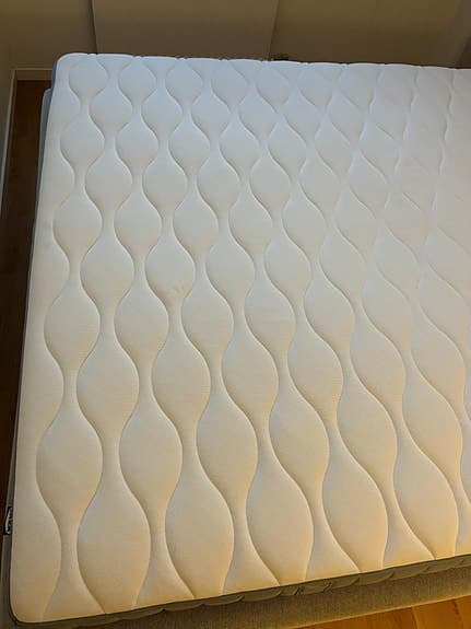 IKEA Vågstranda madrass160x200 cm och säng - som NY ; Alt = 2.500sek