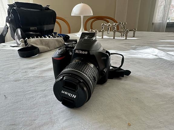 Nikon D3500 + 3 objektiv (18-55 VR, 35/1.8, 70-300 VR) – komplett kit