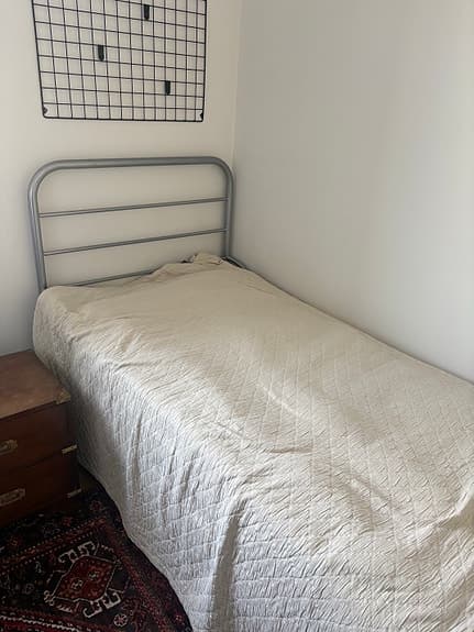 Säng 90x210 cm