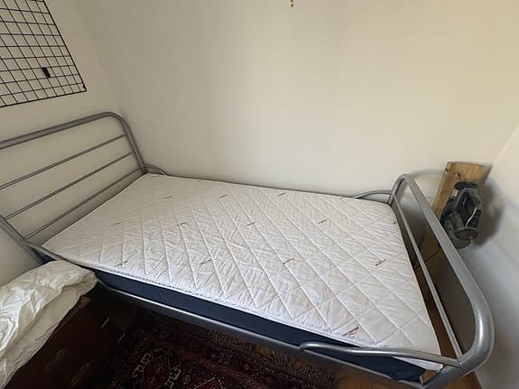 Säng 90x210 cm