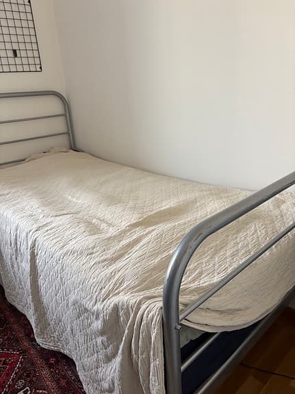 Säng 90x210 cm