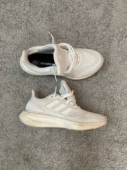 Innebandy, innebandyklubbor, innebandyblad, golfbollar, hockeyklubba, skor!