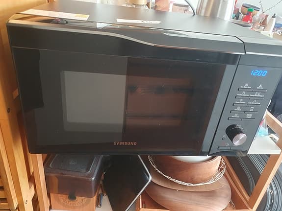 Samsung MC28M6065CK – Kombinerad Mikrovågsugn med Grill & Varmluft – Fin skick
