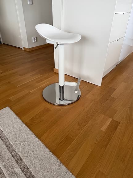 IKEA barstol vit med metallfot