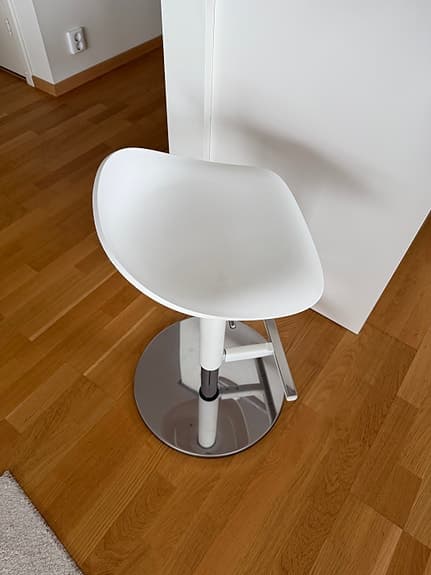 IKEA barstol vit med metallfot
