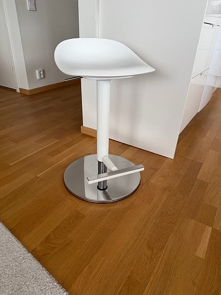 IKEA barstol vit med metallfot