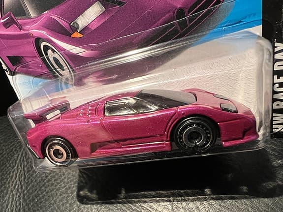 Hot Wheels ’94 Bugatti EB110 SS leksaksbil lila