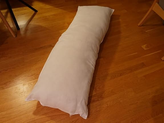 Avlång kroppskudde / gravidkudde - helt ny