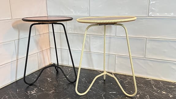 Retro piedestaler / blombord – 2 st (svart & vit)