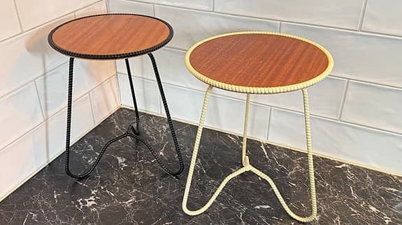 Retro piedestaler / blombord – 2 st (svart & vit)