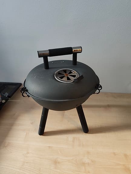 Bärbar kolgrill rund svart