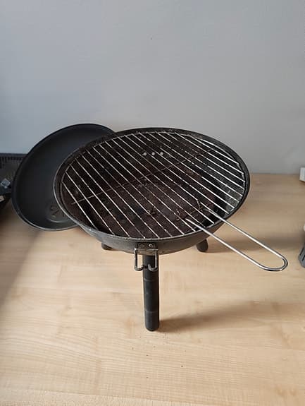 Bärbar kolgrill rund svart