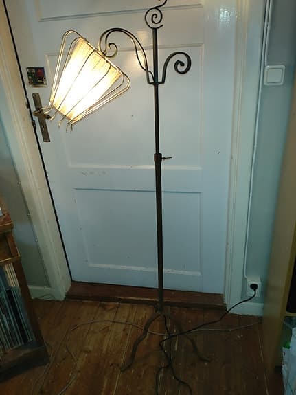 Golvlampa Järnsmide början 1900 talet