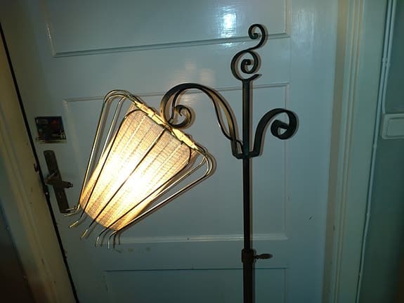 Golvlampa Järnsmide början 1900 talet