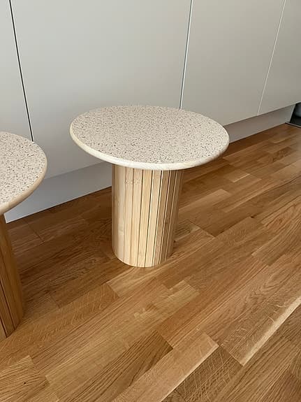 IKEA sidobord runt träunderrede ljus topp 2 st