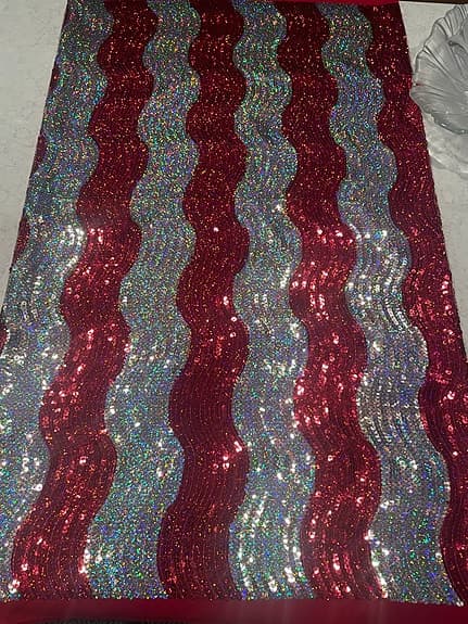 Paljett tyg röd och silver vågmönster