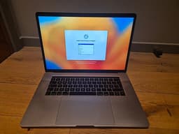 MacBook Pro 15” (2017) – Touch Bar / 16GB RAM / 512GB SSD