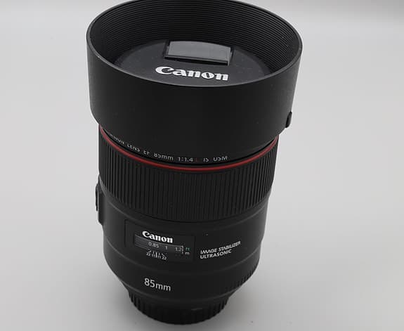 Canon EF 85mm f/1.4L IS USM objektiv svart