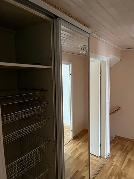 Elfa spegelskjutdörrar med tillhörande skenor