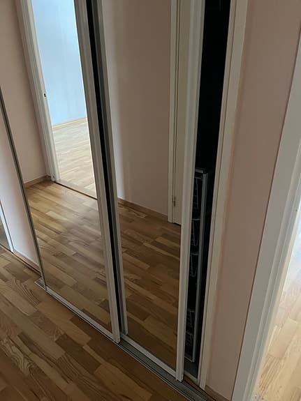 Elfa spegelskjutdörrar med tillhörande skenor