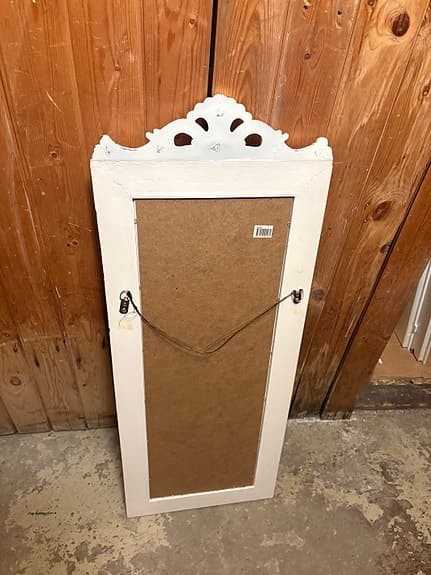 IKEA spegel med dekorativ ram vit