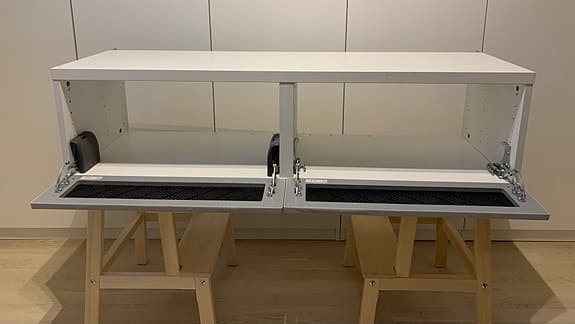 IKEA Bestå TV / -Mediamöbel med ventilerade luckor