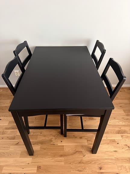 Set of dinning chairs + table